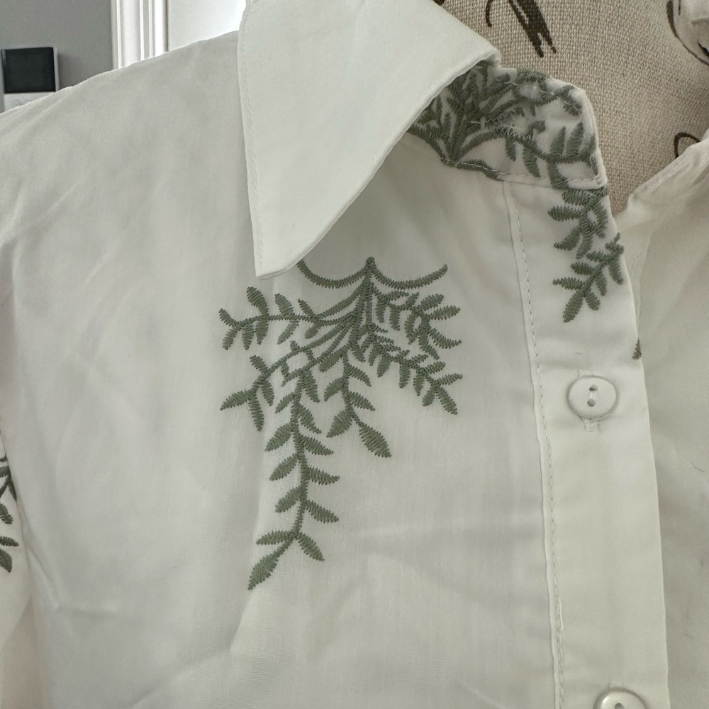✨ White and Green Ruffle Dress – Size M (NWT) ✨ - Picture 4 of 11